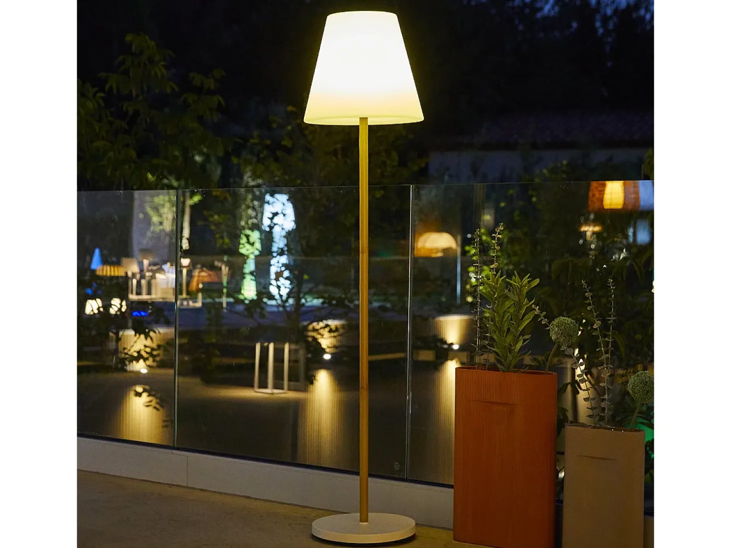 Iluminação pública solar H150CM WOOD