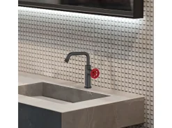 Indus Torneira para lavatório baixo preto e pega vermelha Essebagno