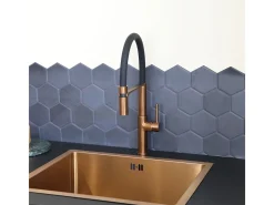 Magneto Misturadora de lavatório com chuveiro móvel em cobre escovado Essebagno