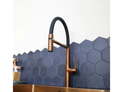 Magneto Misturadora de lavatório com chuveiro móvel em cobre escovado Essebagno