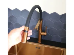 Magneto Misturadora de lavatório com chuveiro móvel em cobre escovado Essebagno