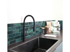 Magneto Misturadora monocomando de lavatório com chuveiro de mão preta Essebagno