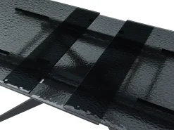 Mesa de jantar extensível vidro temperado com bolhas e metal preto LEGRIO de Maison Céphy