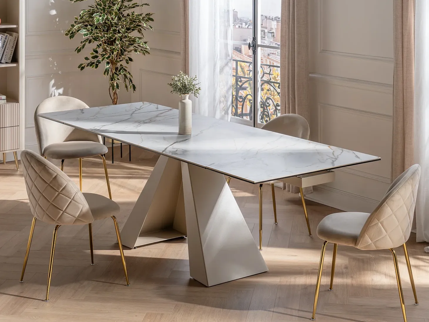 Mesa de jantar extensível em cerâmica e metal efeito mármore branco e bege LOZIPA de Pascal Morabito