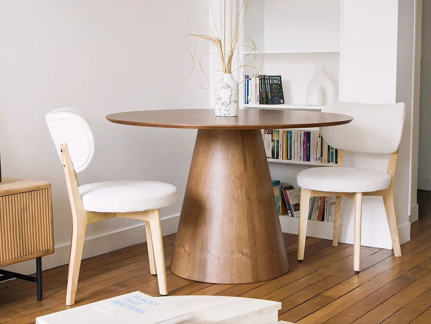Mesa de jantar redonda 4 lugares em MDF natural escuro ANTALIZA