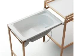 Mesa muda-fraldas com banheira ESSENTIEL de madeira Faia envernizada