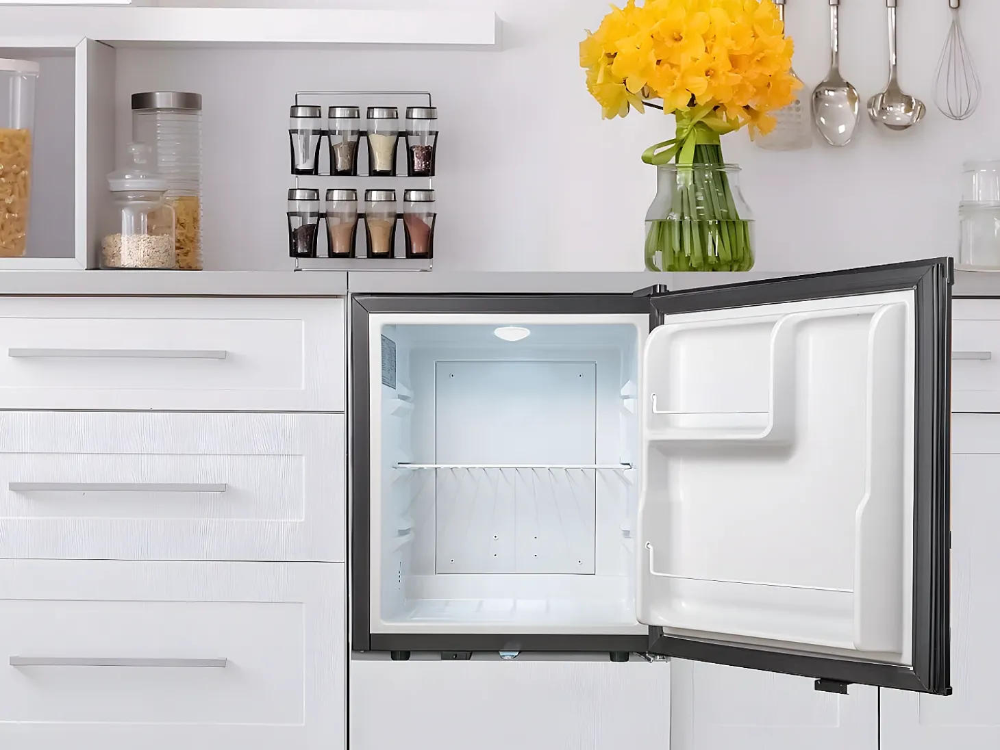 Mini bar termoelétrico 38 L porta reversível preto
