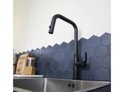 Molette Misturadora de lavatório com chuveiro de mão extraível em preto mate Essebagno