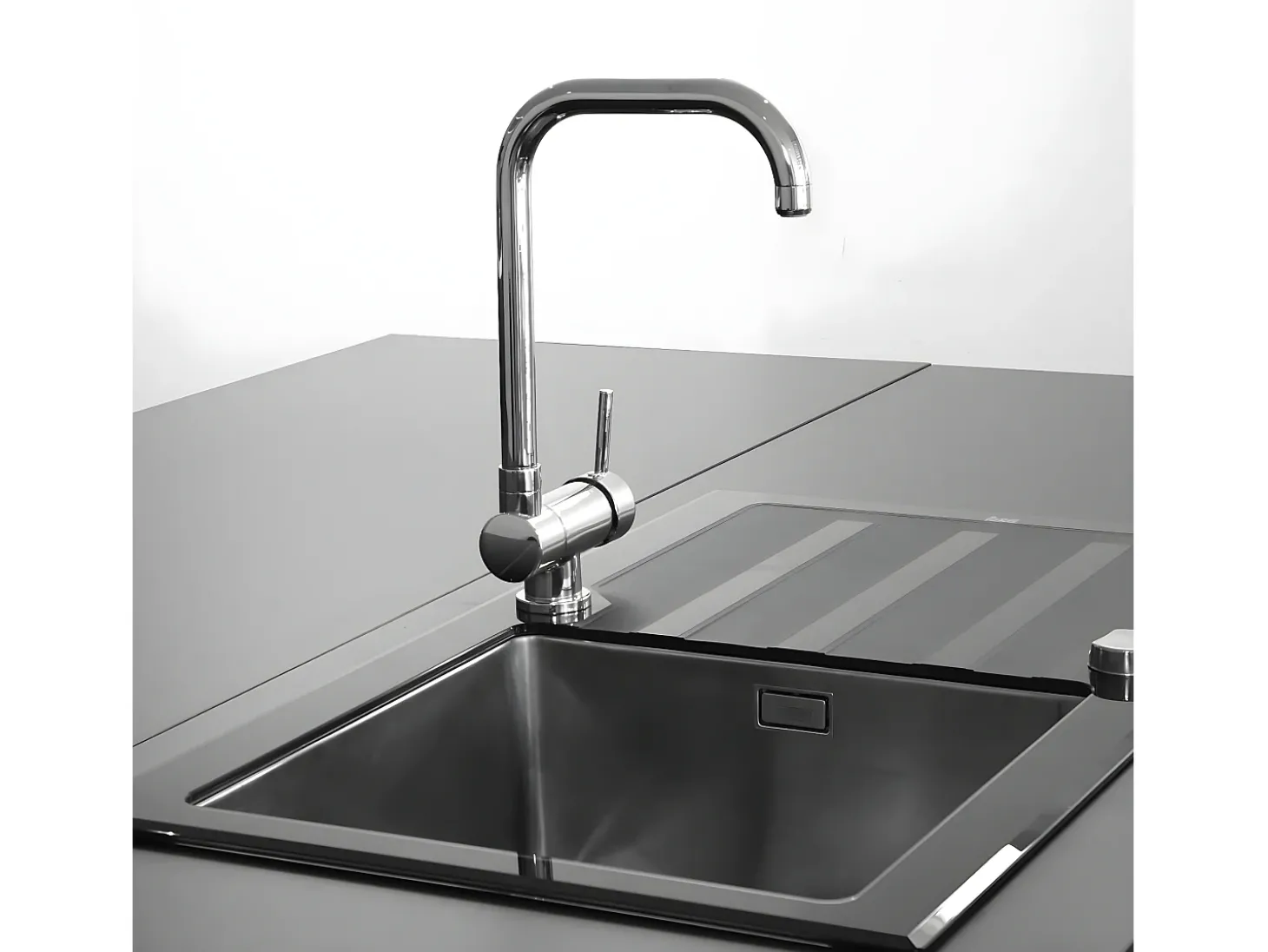 New Oslo misturador cromado rebatível para lava-loiça “especial janela” Essebagno