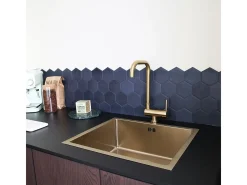 New Oslo misturador para lava-loiça rebatível em ouro escovado Essebagno