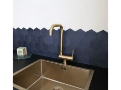 New Oslo misturador para lava-loiça rebatível em ouro escovado Essebagno