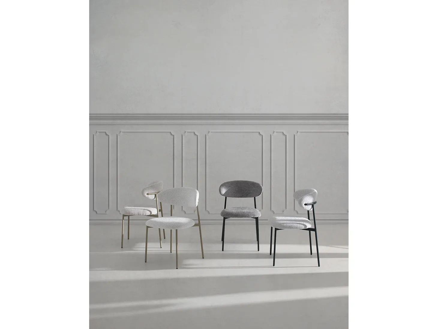 Pacote de 4 cadeiras estofadas em chenille branco
