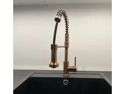 Plimo misturador para lava-loiça com chuveiro móvel em cobre escovado Essebagno