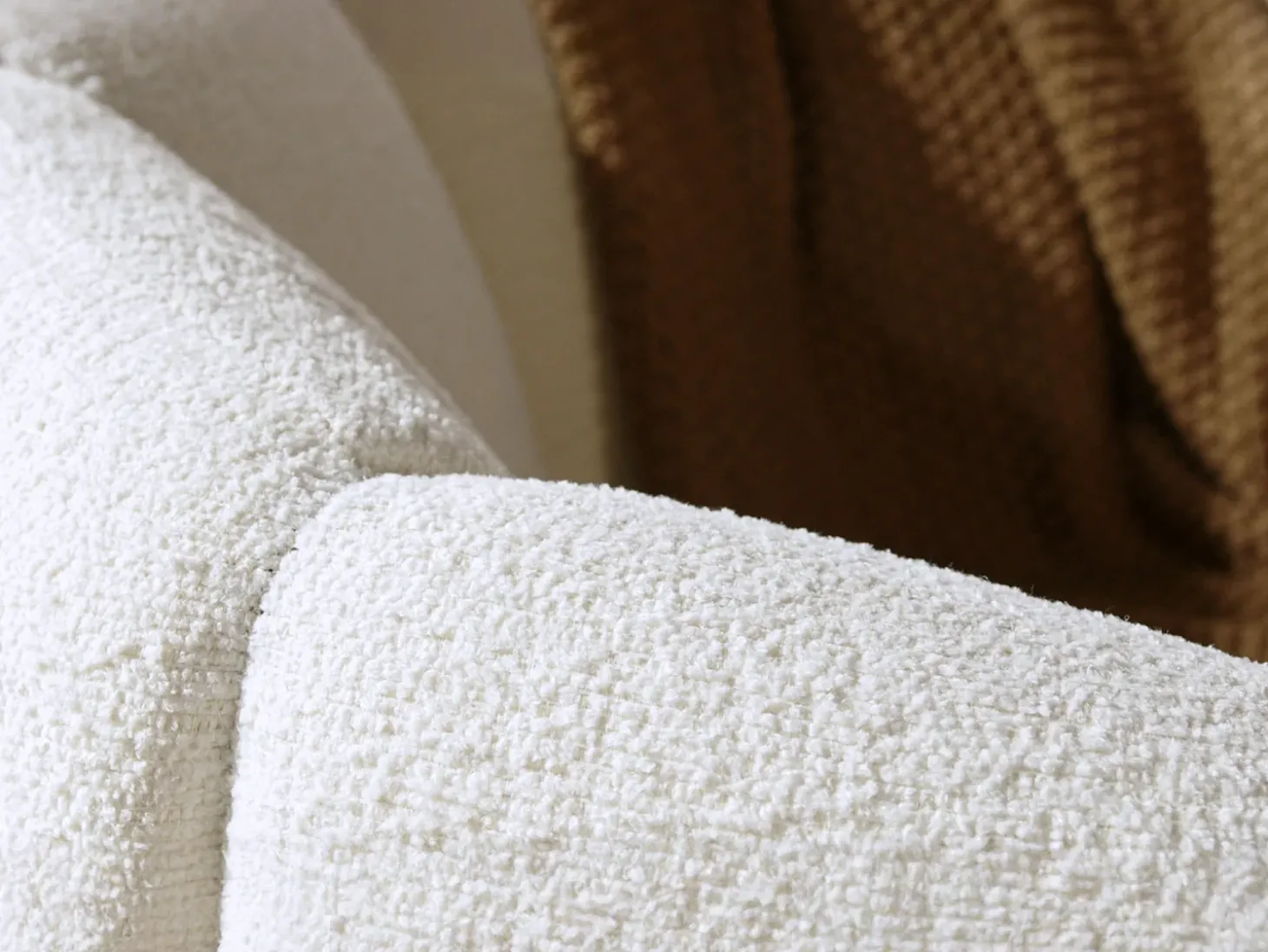 Poltrona concha em tecido chenille cor bege DELIPO