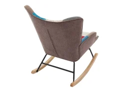 Poltrona Elmina em tecido patchwork multicolorido com pés de balanço.