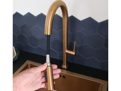 Portofino Misturadora de lavatório com chuveiro de mão extraível em cobre escovado Essebagno