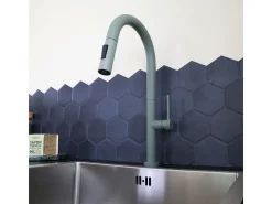 Portofino Misturadora de lavatório com chuveiro de mão extraível cinza esverdeado Essebagno