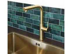 Pure II Misturadora de lavatório com chuveiro de mão extraível em ouro escovado Essebagno