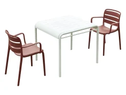 Sala de jantar para jardim em polipropileno - uma mesa L.90 cm e 2 cadeiras empilháveis - Terracotta - MOAH da MYLIA