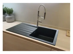 Sierra Pia com 1 cuba grande e escorredor em resina preta Essebagno