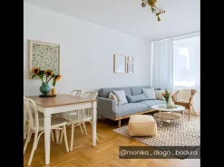 Sofá 3 lugares convertível clic-clac em tecido cinza-claro ESME
