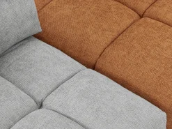Sofá canto panorâmico modular e pufe encosto função avança-recua cinza e terracota APOLIU