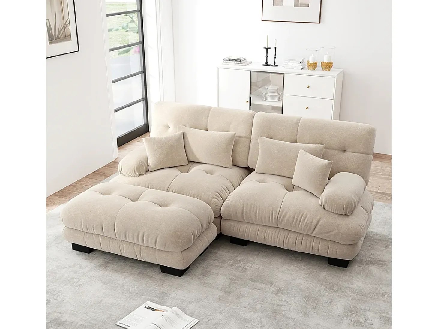Sofá de canto Cloud, chenille, dois lugares, com 2 almofadas lombares e 2 almofadas decorativas, braços largos e apoio para os pés, bege