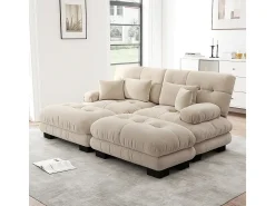 Sofá de dois lugares em chenille, duas almofadas lombares e duas almofadas decorativas, braços largos e dois apoios para os pés, revestimento em tecido bege.