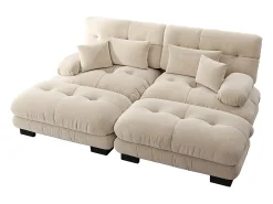 Sofá de dois lugares em chenille, duas almofadas lombares e duas almofadas decorativas, braços largos e dois apoios para os pés, revestimento em tecido bege.