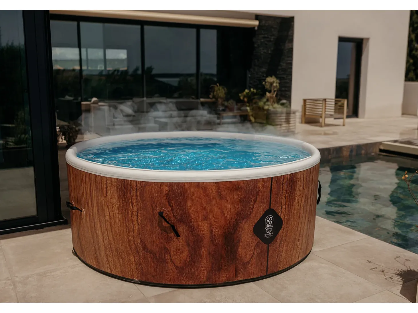 Spa Insuflável Tahiti Coco Spa – 180 cm de diâmetro – 1100 litros – Motor de 2240 W – Até 6 pessoas