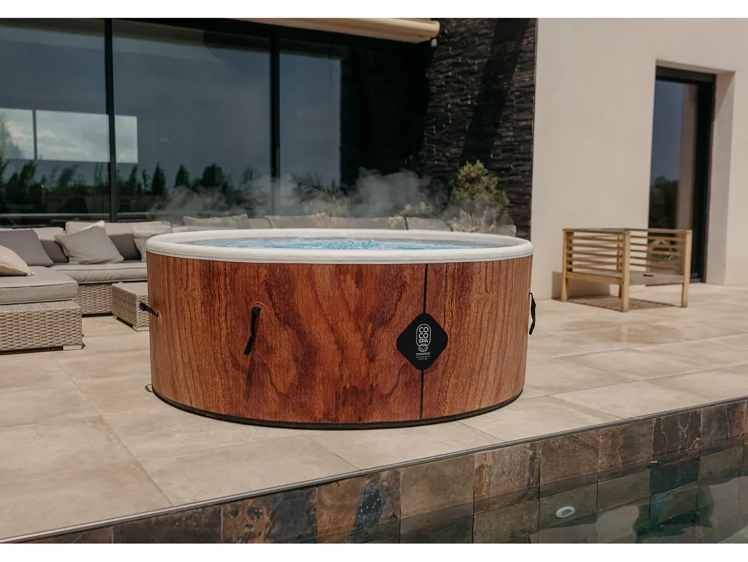 Spa Insuflável Tahiti Coco Spa – 180 cm de diâmetro – 1100 litros – Motor de 2240 W – Até 6 pessoas