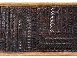 Tronco em madeira de mangue e detalhes de sombra