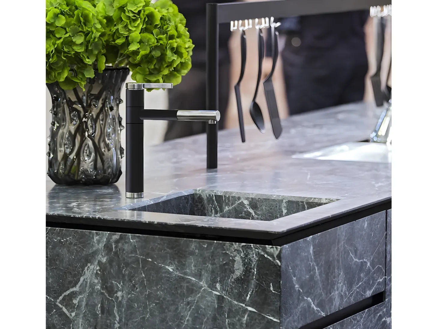 Ultrate Misturador para lava-loiça preto e cromado Essebagno