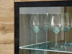 Vitrine alta moderna 120 cm para sala com LED, 3 portas, carvalho wotan