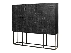 Vitrine em madeira maciça e pés de metal.
